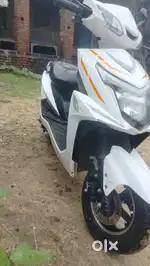 Cosbike electric scooty brand new condition