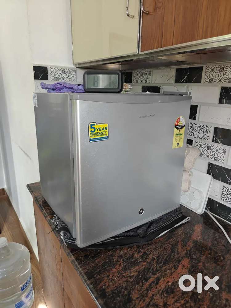 KELVINATOR Mini Refrigerator