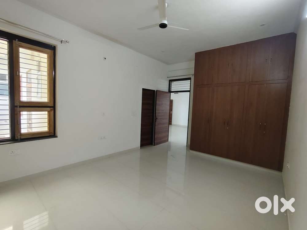 PG/room for 2-3 near VIT