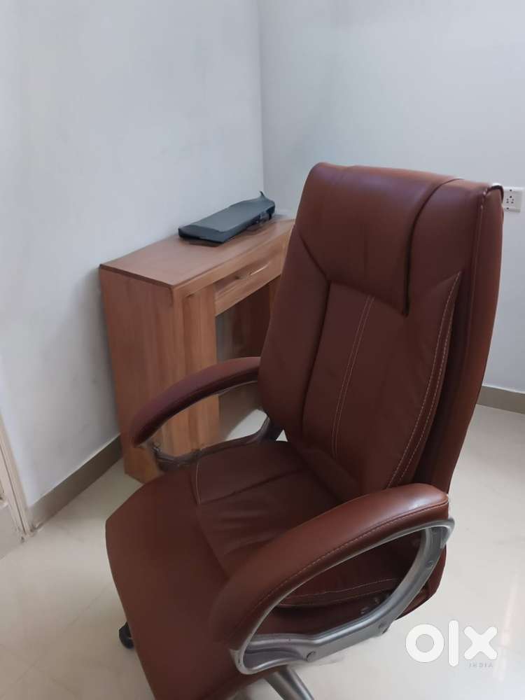 Brown Letherlite Executive Chair in good condition