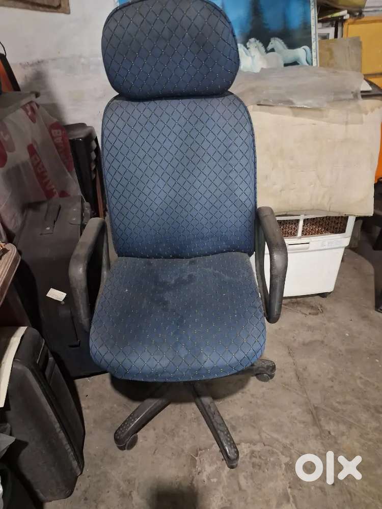Table cum chair,teacher chair,white board for class room