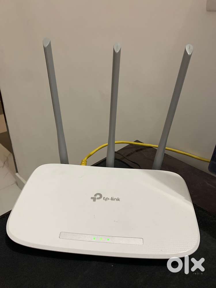 Buy 6 month old tp link router at just 900
