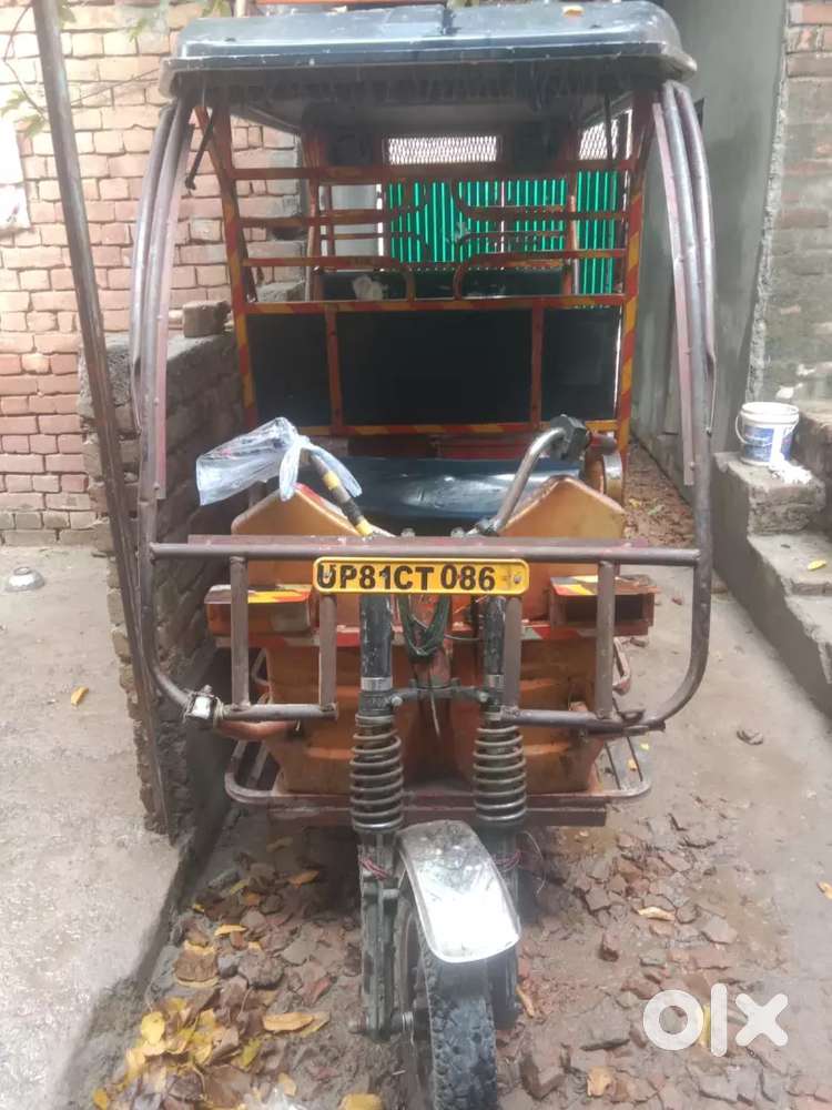 Urgent sale e rickshaw 4 battery available