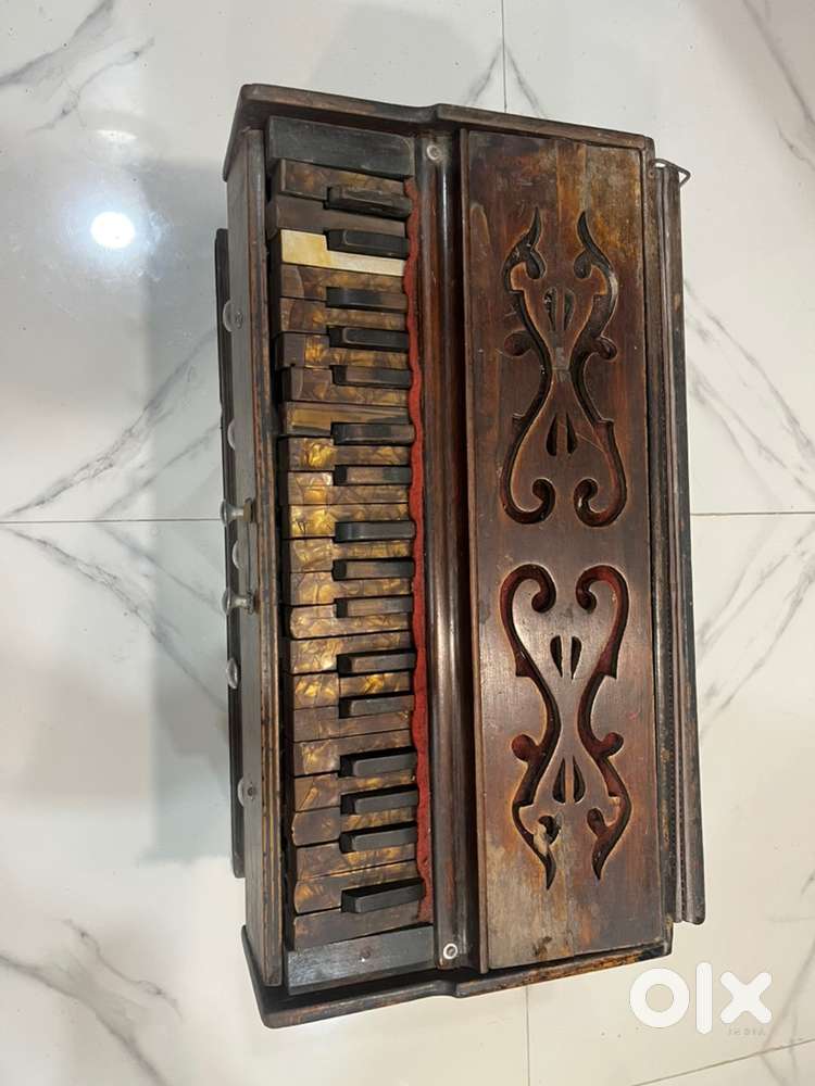 Old Harmonium
