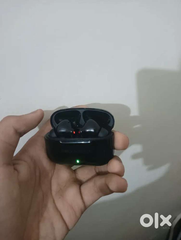 Black Earbuds