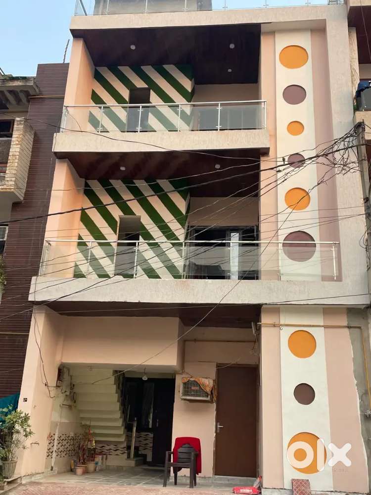 Lavish 3BHK independent floor with roof access