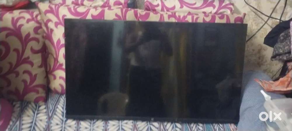 OnePlus tv 42ich 2year old