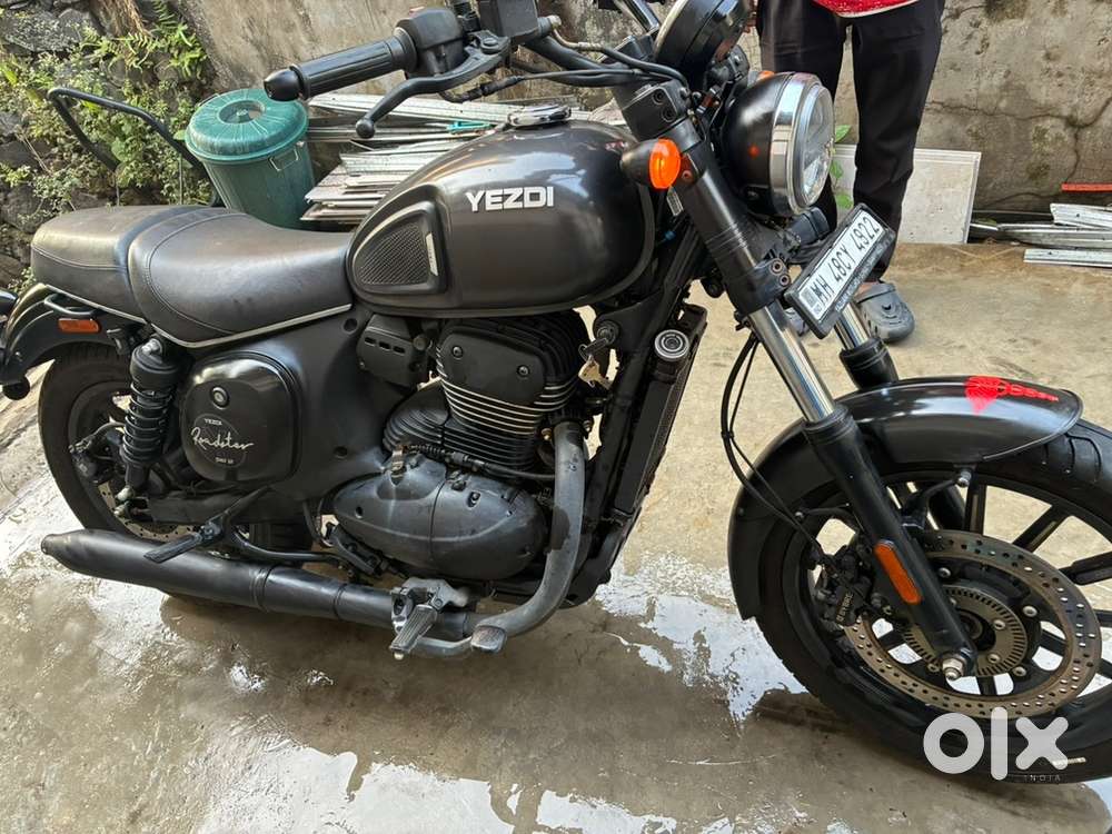 Yezdi Roadster 350 Hardly used bike in best condition