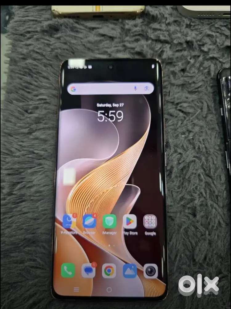 Vivo v40e 8+128  bill charger 99 condition 8 month old