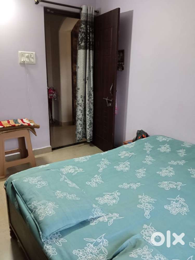 1 sharing room on rent for female