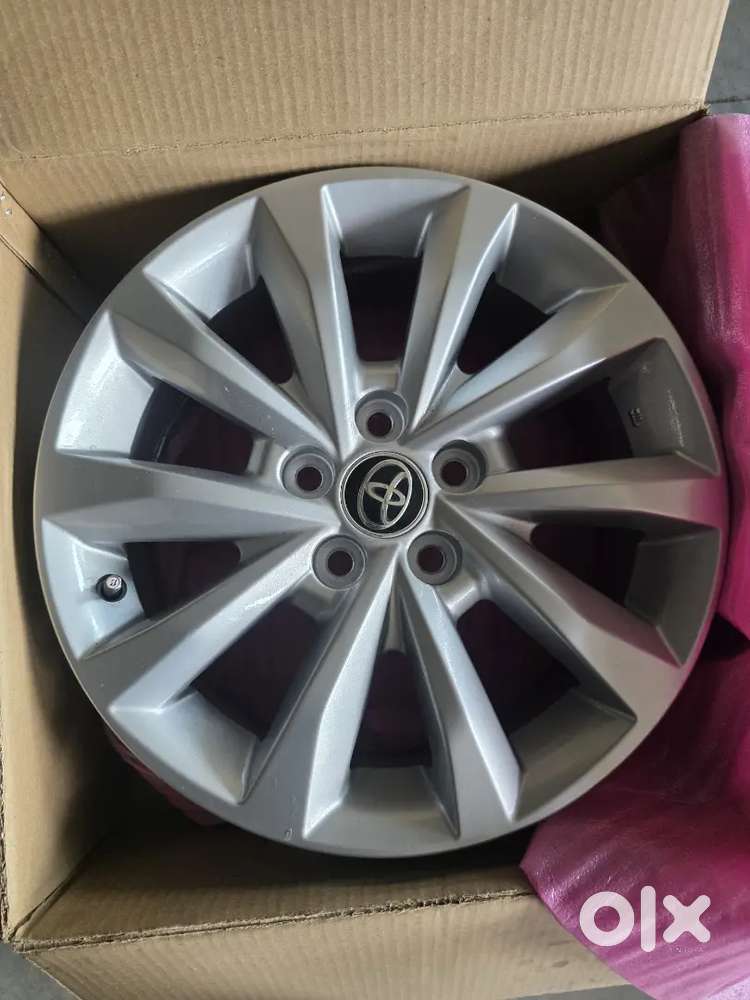 Innova Innova crysta alloy wheel