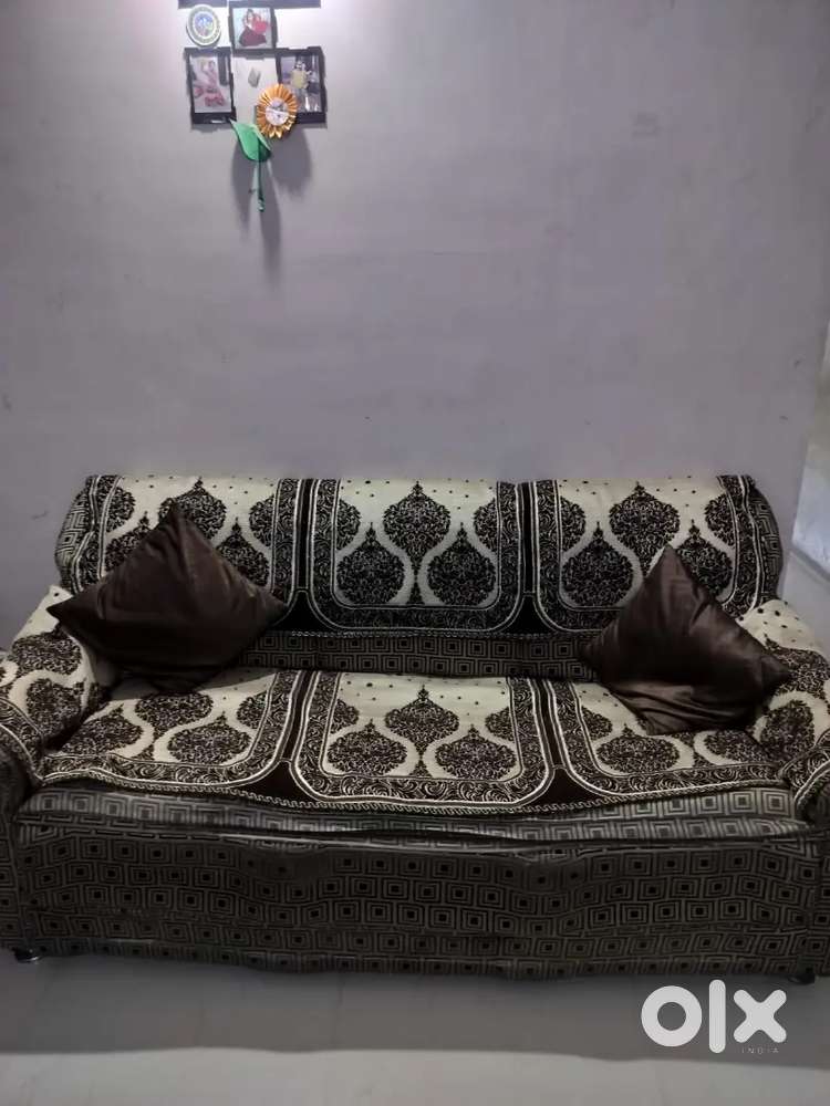 5 seater sofa for sell good condition
