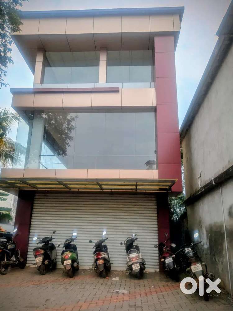 3500 sqft new indipendent building for rent at kuzhuvelipady kakkanad