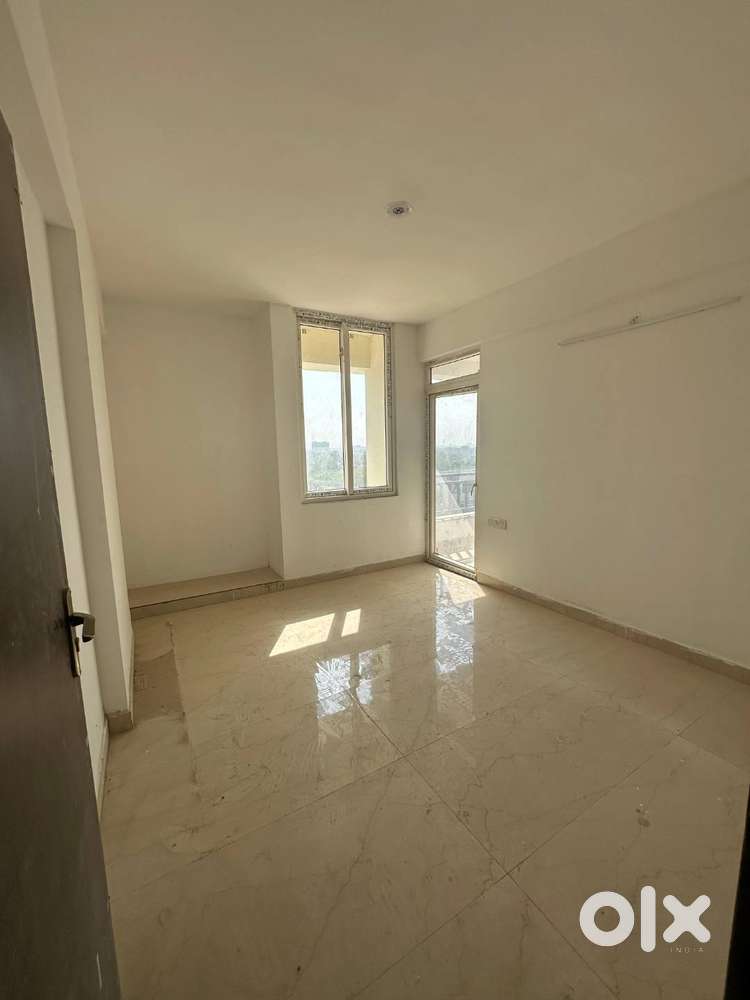 3BHK Flat for Sale in Grand Golden Bells – Spacious North-Facing Apart