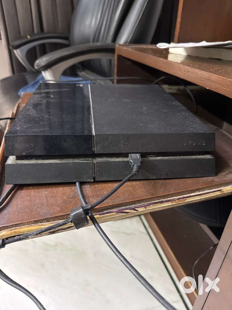 Ps4 in mint condition with 8 games