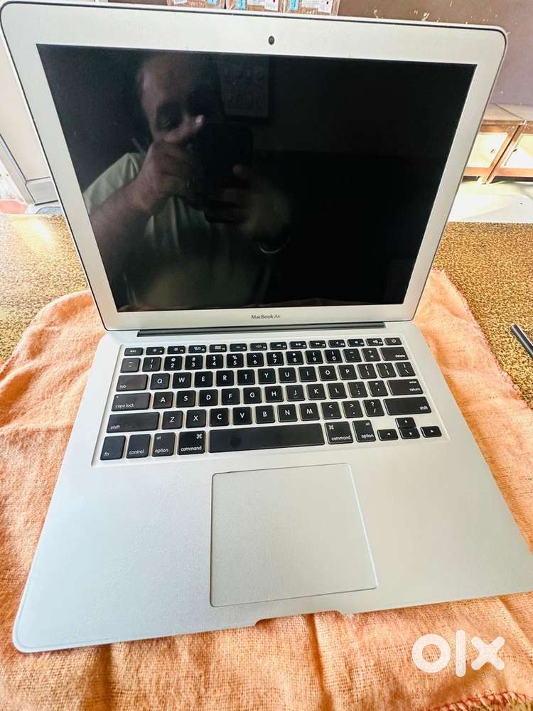 MacBook Air 100% condition  (2015 )