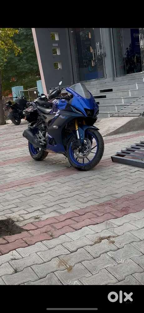 एकदम शोरूम कंडीशन बाइक।आल पेपर कंप्लीट vip no
