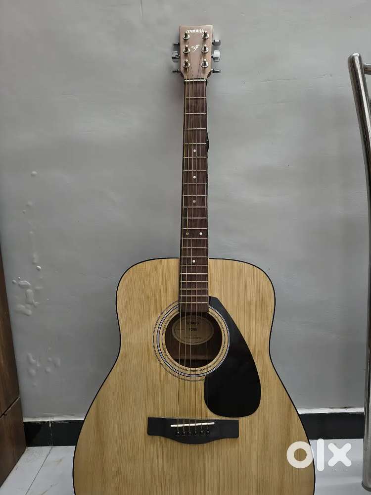 Yamaha Acostic Guitar Natural