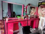 Beautyparlourchair and mirrors with decolom set dorr