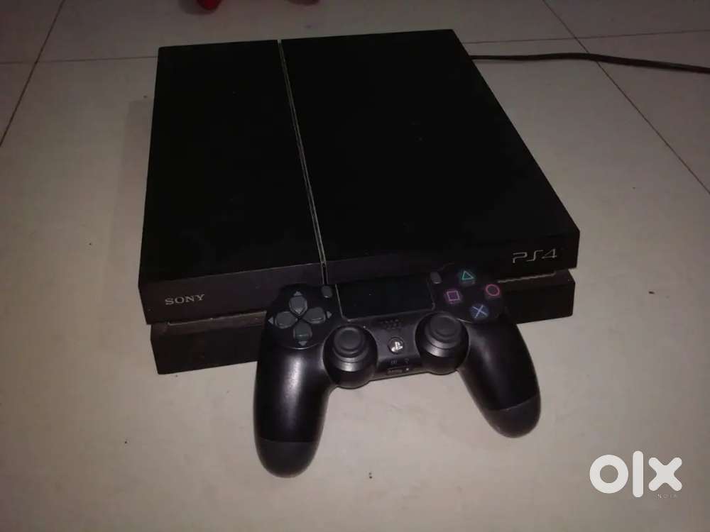 PS4 FAT 1TB MINT CONDITION