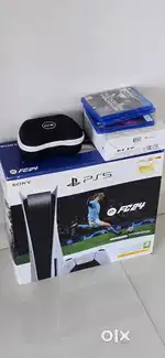 PS5 with 2 controllers and 6 Games(3CDs)