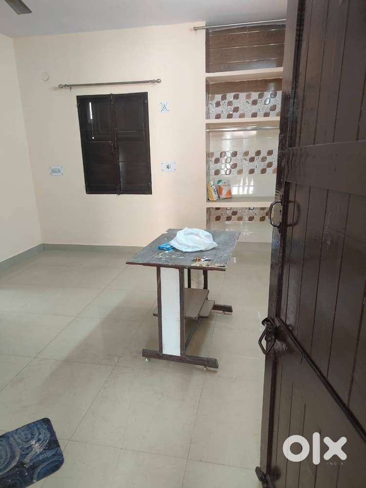 Flat Available for Rent in GH-6, Paschim Vihar