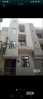 Floor on rent in kaushik enclave