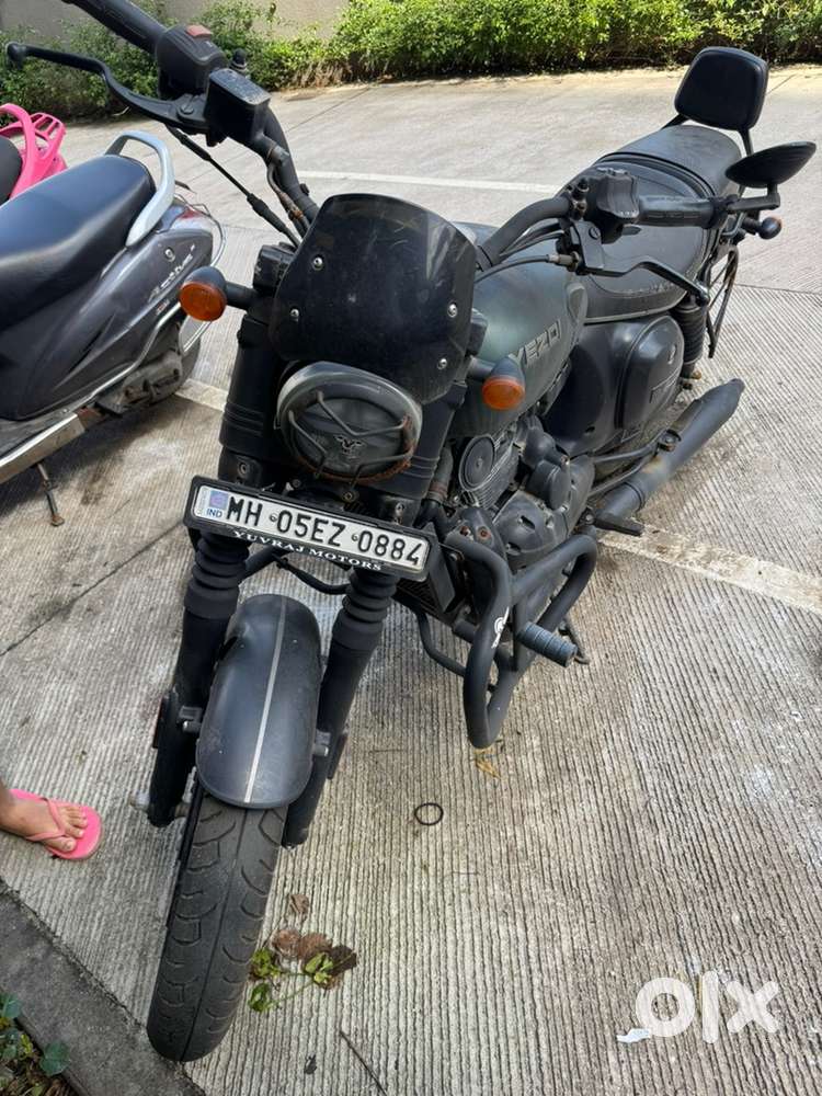 Yezdi roadster