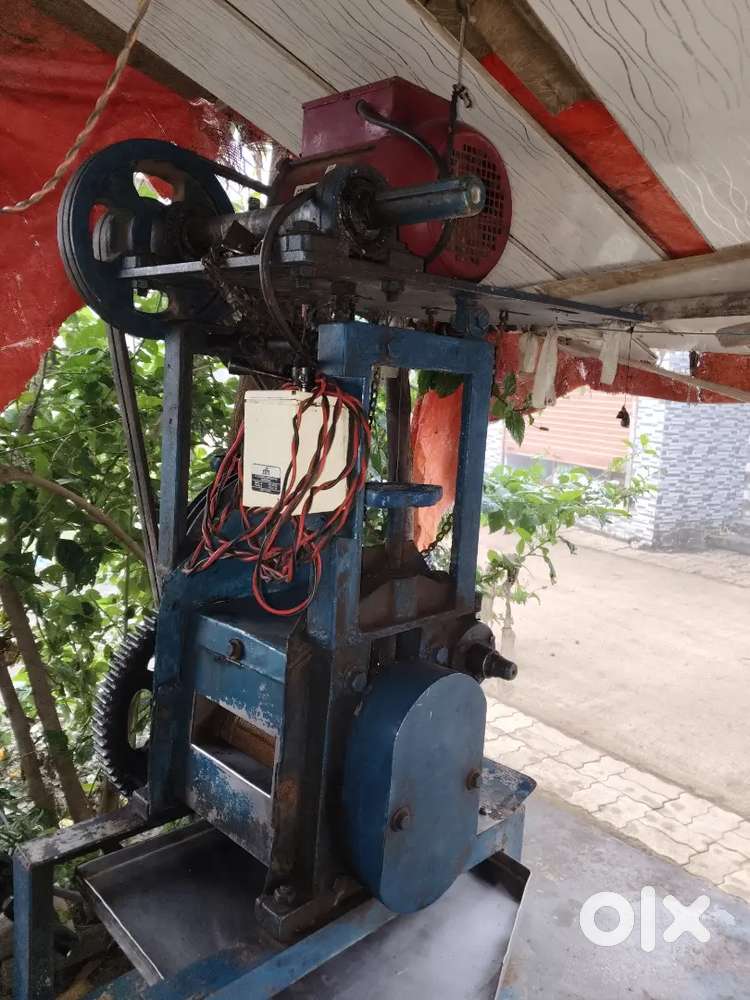 Sugar cane juicer machine