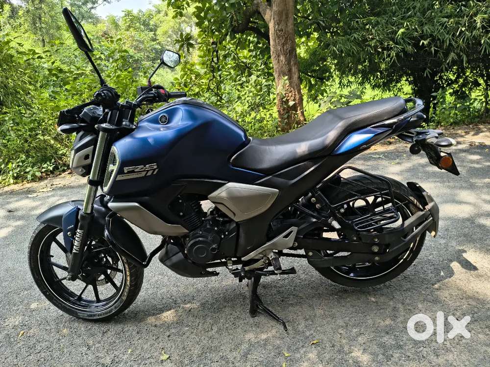 FZS NEW CONDITION BIKE