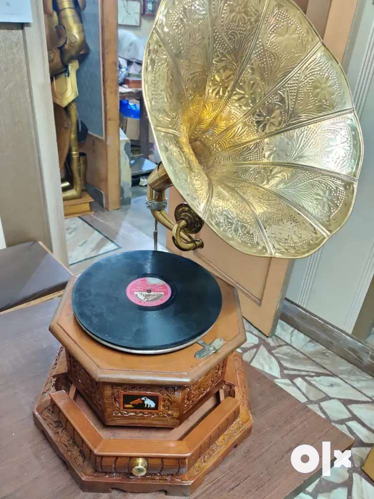 Antique Brass/Wood HMV garamophone with drror clear voice