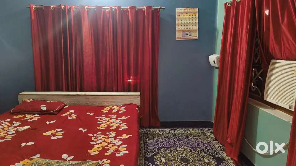 1 furnished room set for Male Bachelors