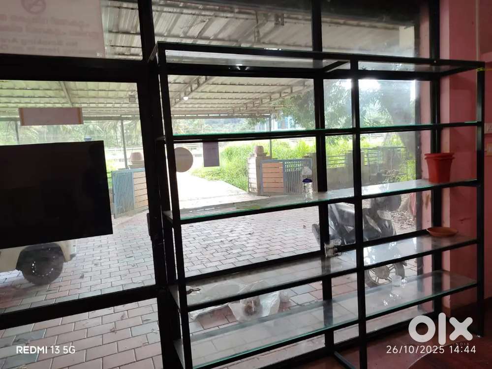 Shop Aluminium Fabrication rack with glass