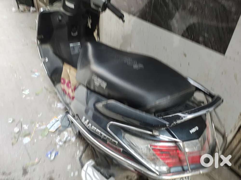 Scooty in single hand