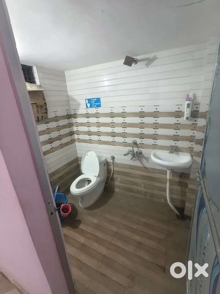 Single room for student or working person (male only)