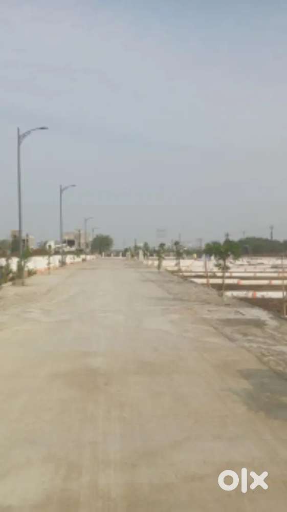 g20 चौराहे से कुछ ही दूरी पर प्लॉट है