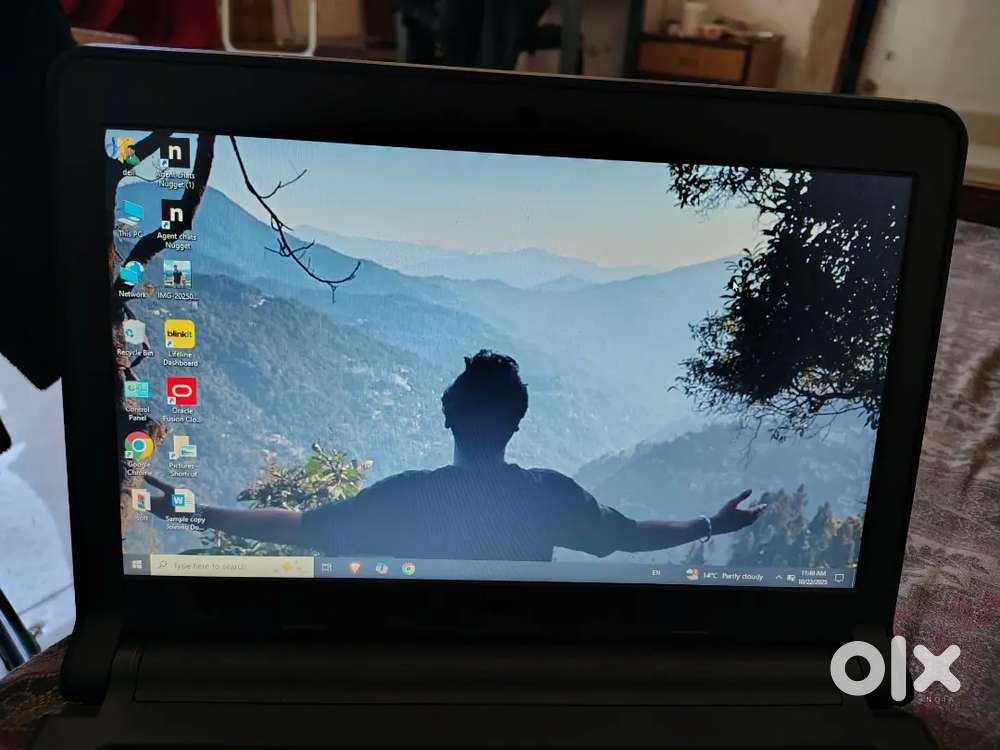 Dell laptop3340  i5 8 gb ram 500gb hdd with Intel graphics card