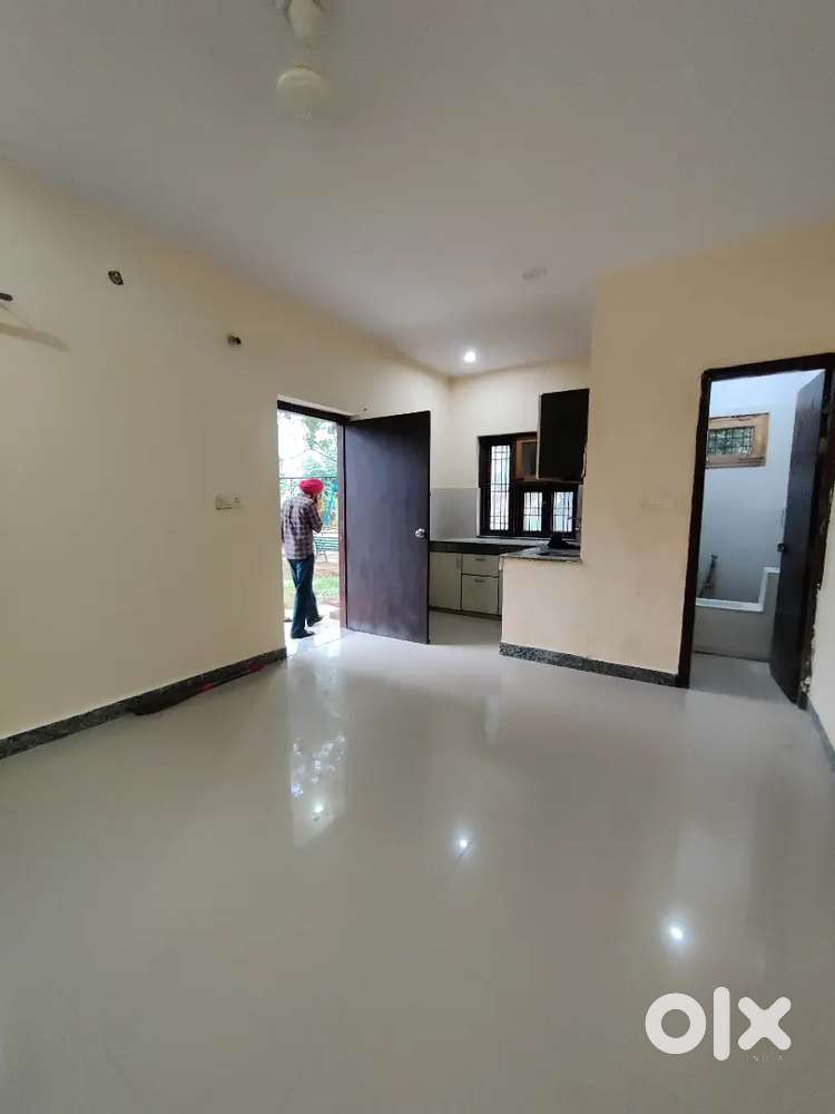 1Rk with bed in gated society of sector 51