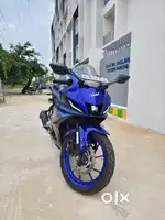 R15 V4   bike
