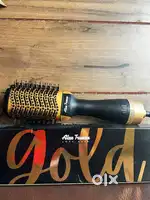 Alan Truman blow brush