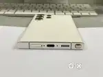 Samsung's galaxy S24 ultr with all accessories