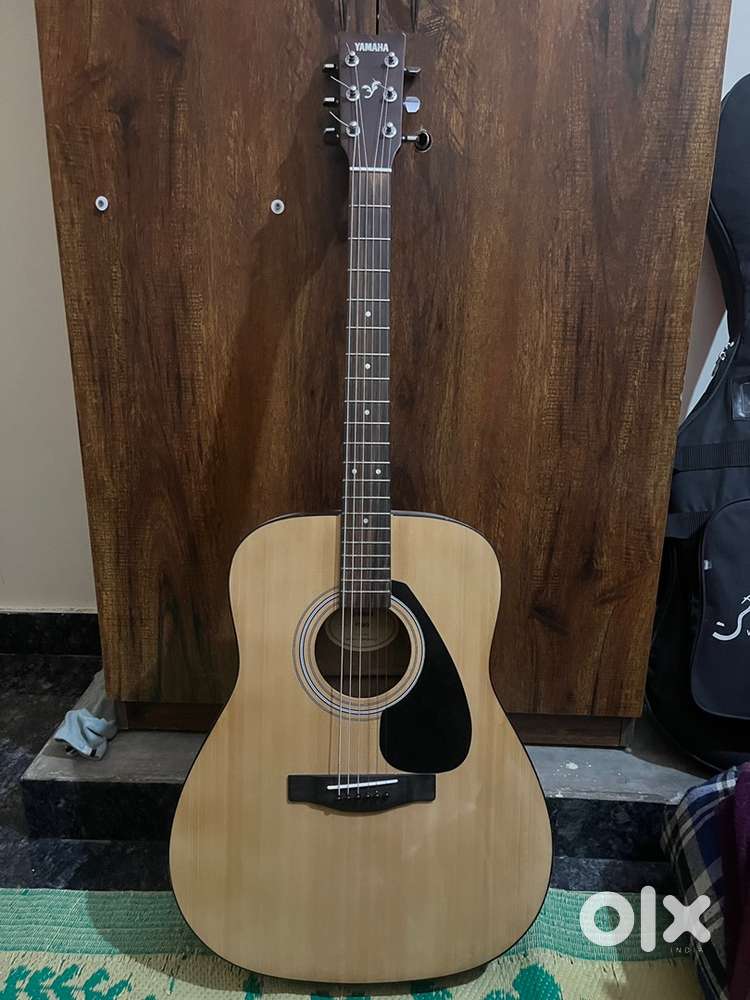 Yamaha F280 Acoustic Guitar
