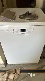 BOSCH DISHWASHER - RARELY USED - 13 Place Settings, ( White).