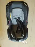 Baby car seater