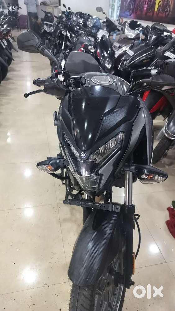 Pulsar NS 125 nice condition ceramic white colour