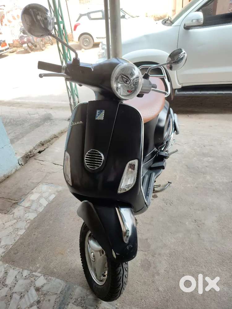 Black colour top condition vespa for sell