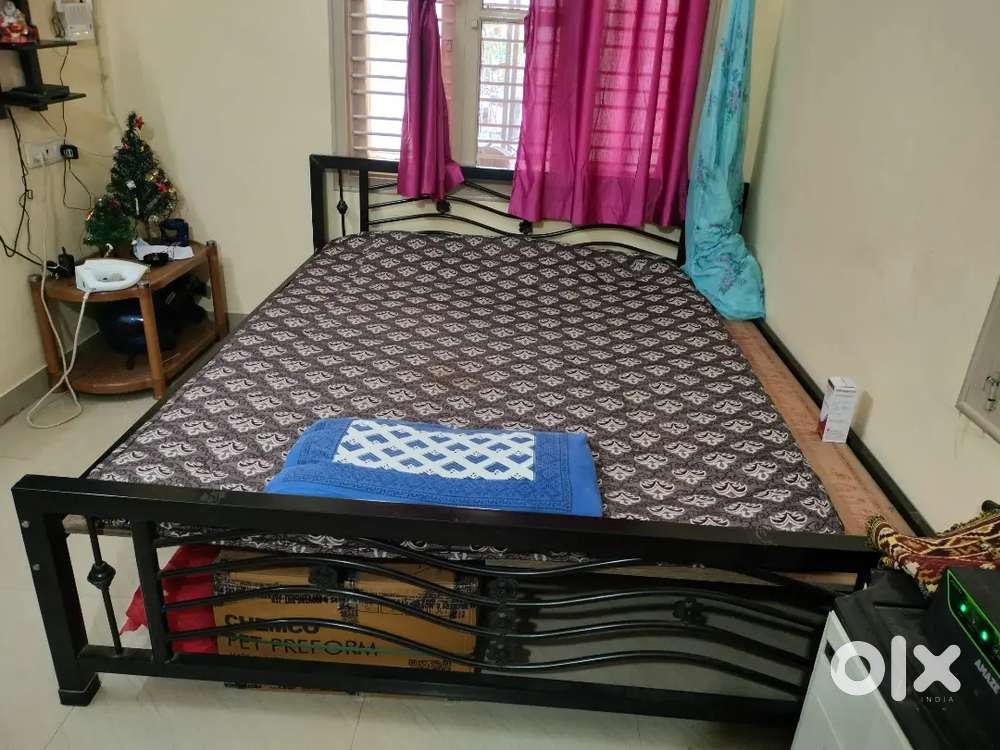 Iron bed 6by6