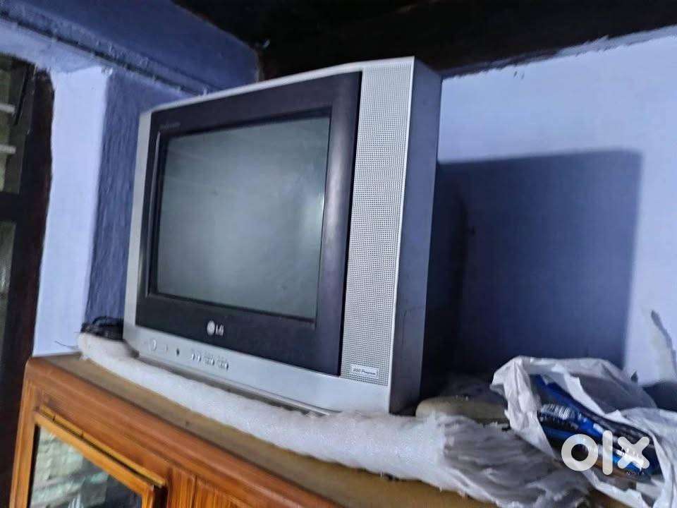 15 CRT TV - LG
