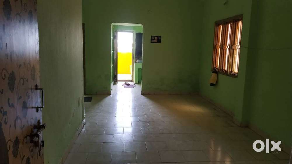 2 BHK on main road with full Ventilation