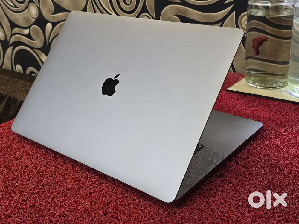 Apple Macbook Pro i9/16/512gb/5.5gb Graphics Touchbar Touch iD